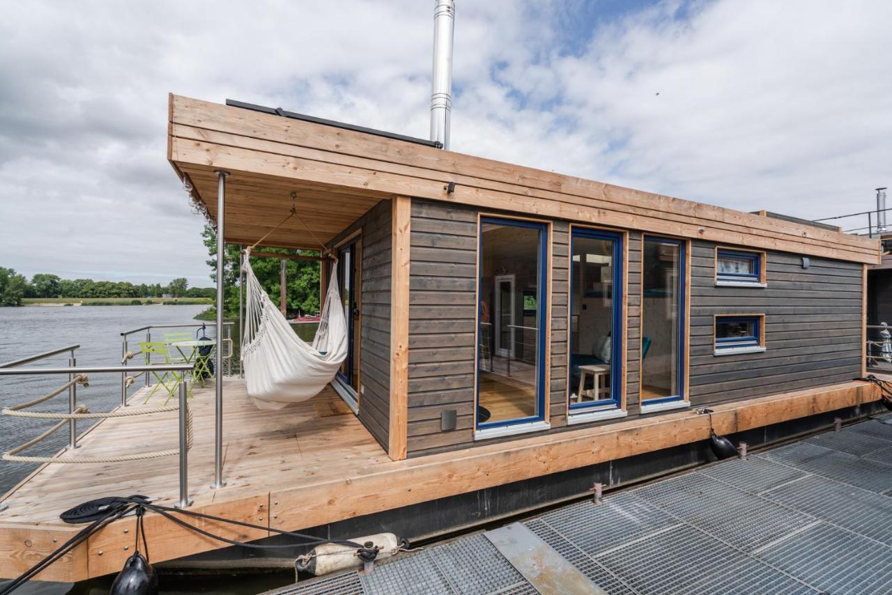 Hausboot Ahoi Hochwertiges Hausboote Mit Grosser Terrasse Und Kamin Hotel Hamburg Exterior photo